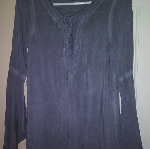 Rock & Republic High Low Bell Sleeve Blouse - Picture 3 of 6